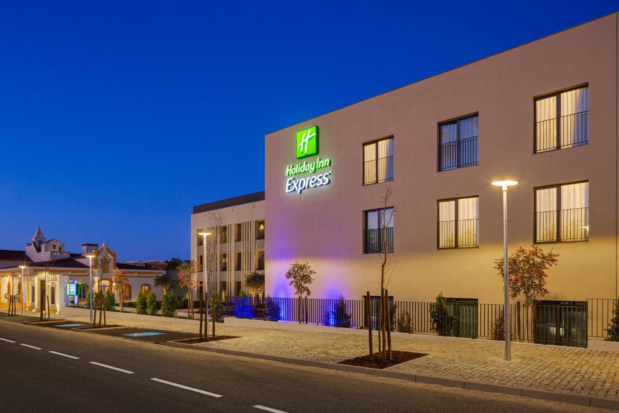 Holiday Inn Express Evora By Ihg Exterior photo
